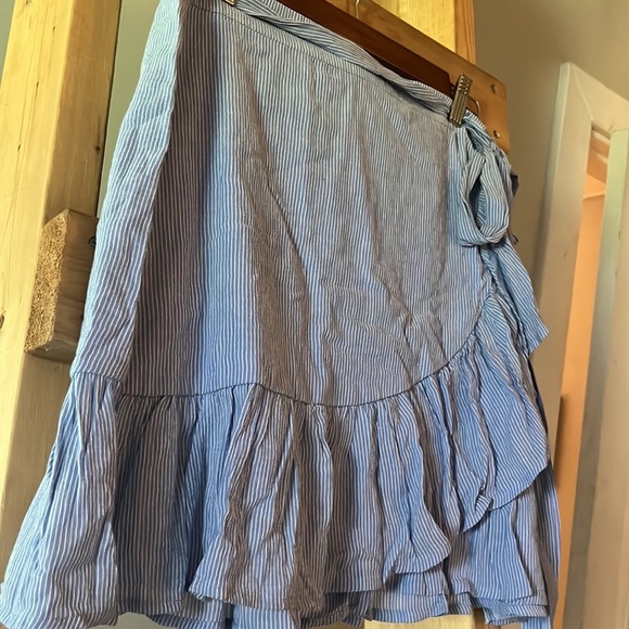 Blue and white stripe wrap skirt. SzL - Picture 5 of 9